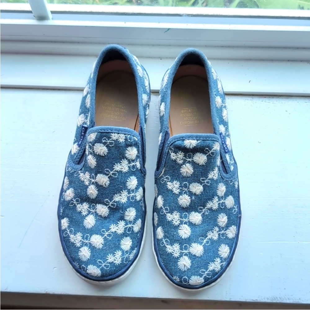 Geox Denim Blue Floral Slip-Ons size 1 US (32Eu)